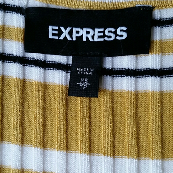 Express Short Sleeved V-neck Ribbed knit top - Picture 4 of 5